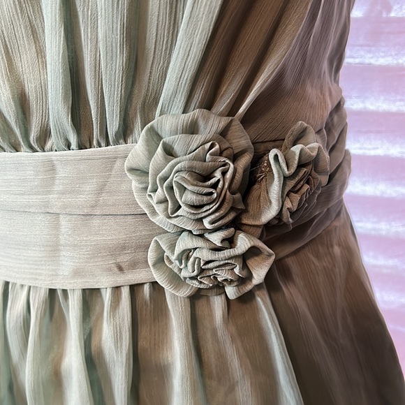 Sage green summer dress - Picture 2 of 3